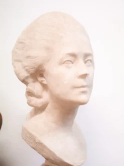 Alix, le buste en plâtre n°457