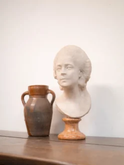 Alix, le buste en plâtre n°457
