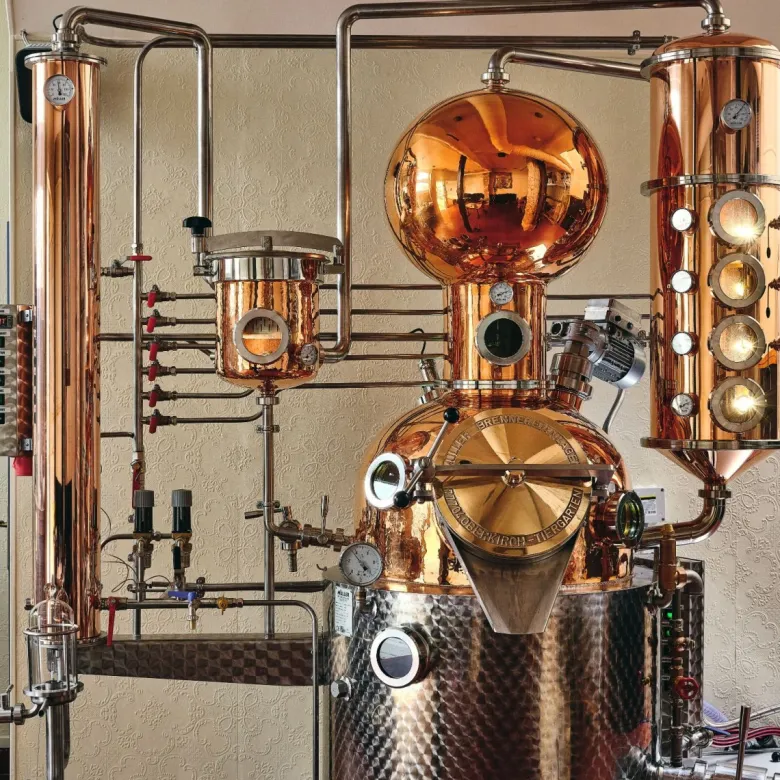 Atelier - distillation de gin - paris