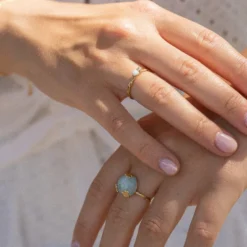 Bague plaqué or – aigue-marine & cristal