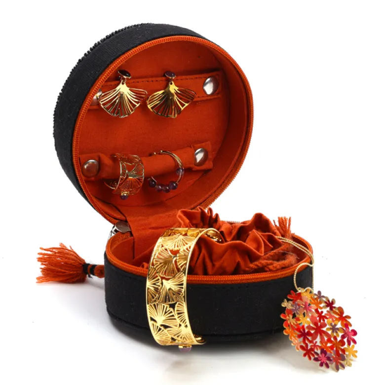 Boîte à bijoux ronde brodée