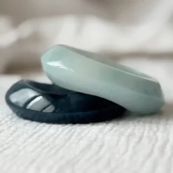 Bracelet jonc en résine mado colori bleu clair de 66mm Bleu clair