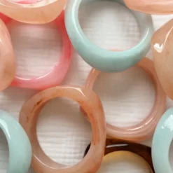 Bracelet jonc en résine mado colori bleu clair de 66mm Bleu clair