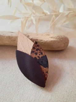 Broche en bois tulipe caramel