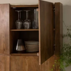 Buffet haut en bois massif et travertin