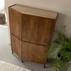 Buffet haut en bois massif et travertin
