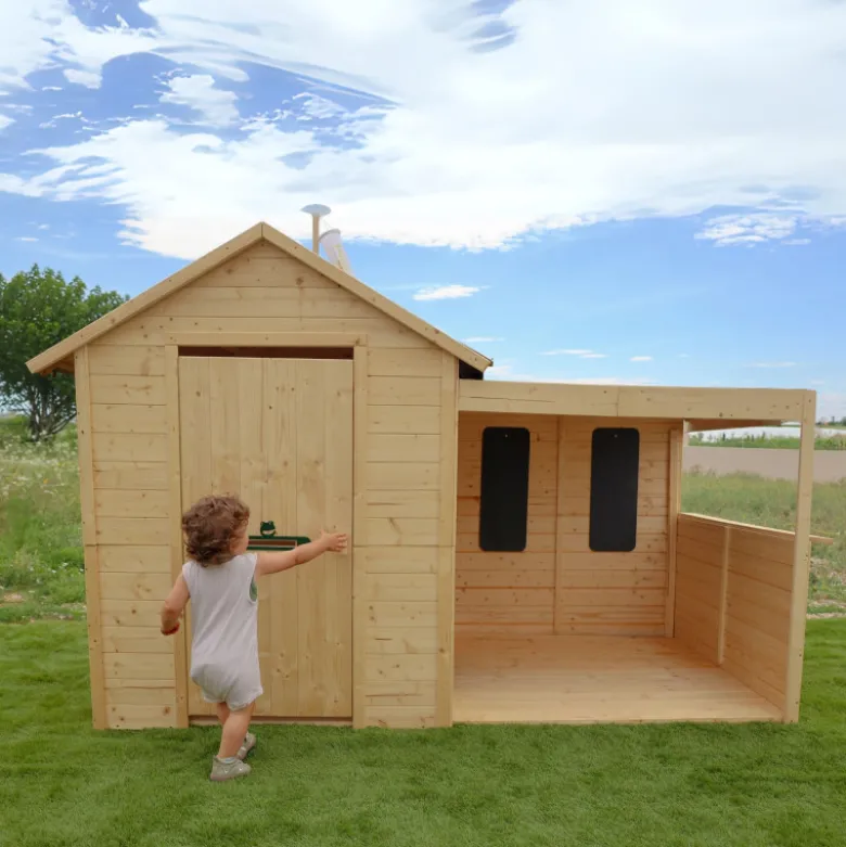 Cabane en bois avec préau sarah