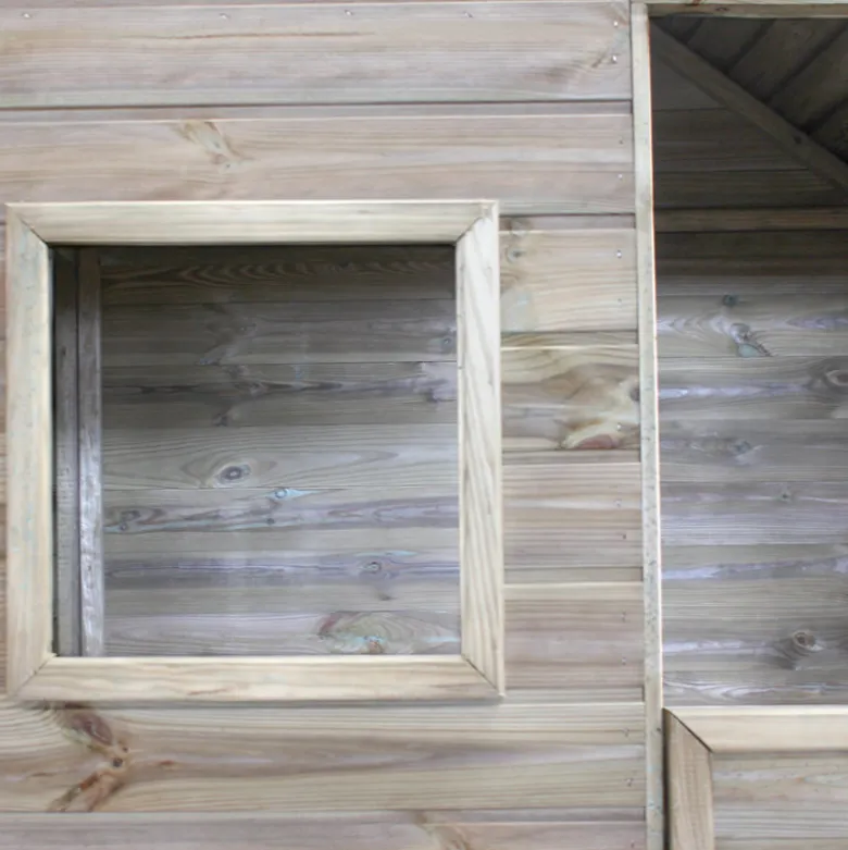 Cabane en bois traité avec terrasse et b