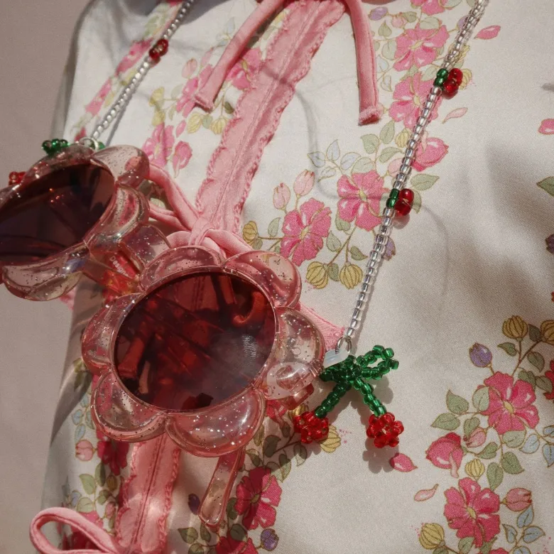Chaîne de perles pour lunettes de soleil enfant cherry