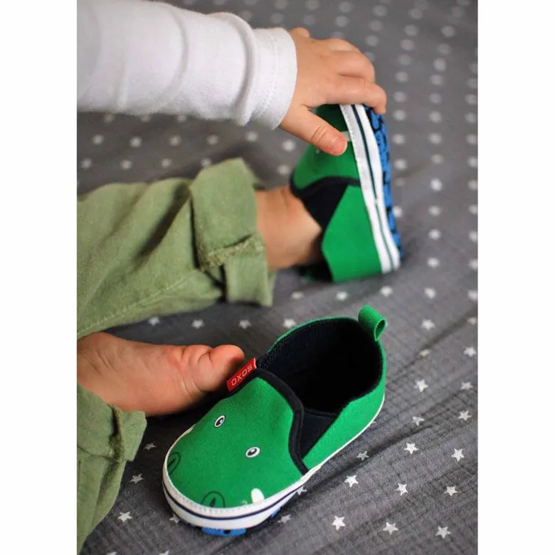 Chaussons bébé motif crocodile doux -