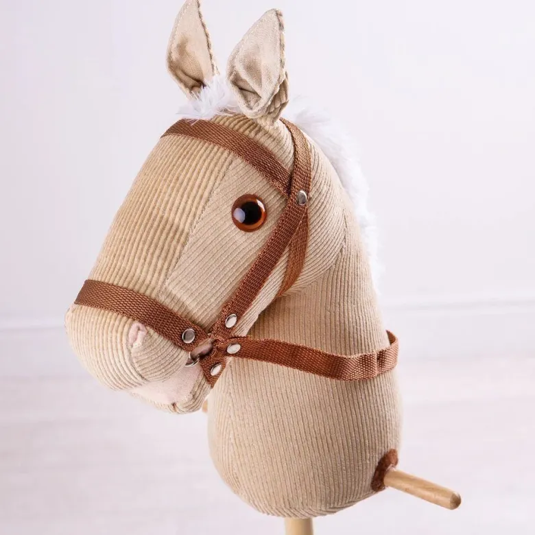 Cheval bâton en bois et velours côtel?