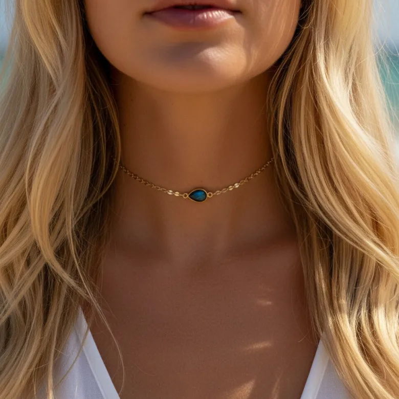 Collier choker ras du cou, plaqué or, pierre goutte labradorite bleu vert