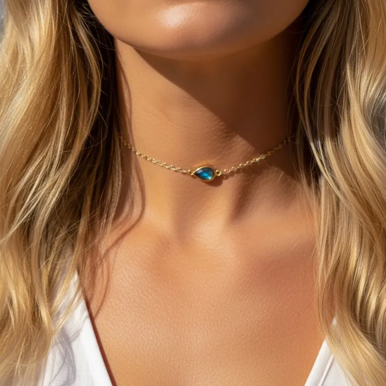 Collier choker ras du cou, plaqué or, pierre goutte labradorite bleu vert