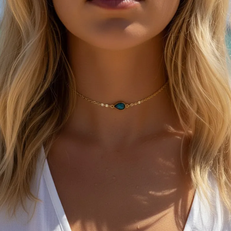 Collier choker ras du cou, plaqué or, pierre goutte labradorite bleu vert