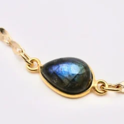 Collier choker ras du cou, plaqué or, pierre goutte labradorite bleu vert