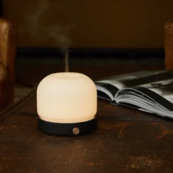 Diffuseur d'huiles essentielles avec fonction d'aide à l'endormissement lumineux