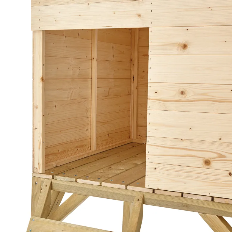 Maisonnette sur pilotis avec toboggan