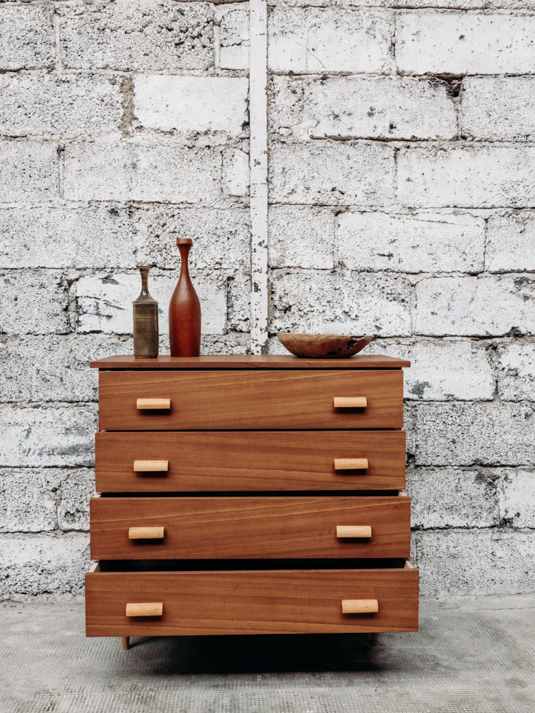 Olga, la commode en bois n°150
