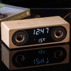 Réveil Classic Karlsson chargeur à induction enceinte Bluetooth température
