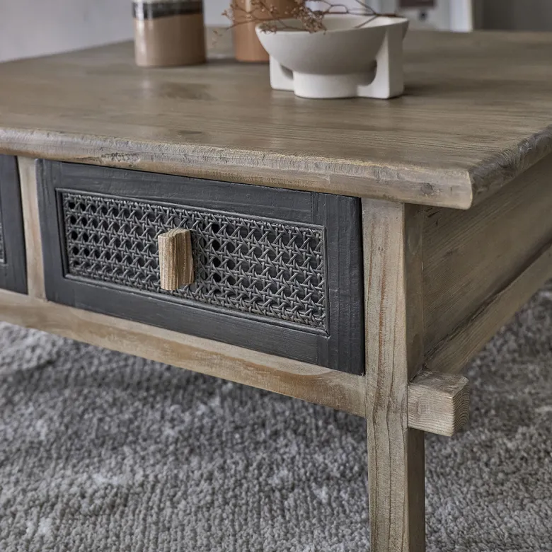 Table basse en pin massif recyclé