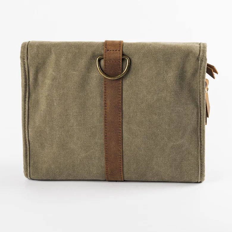 Trousse toilette à suspendre verte