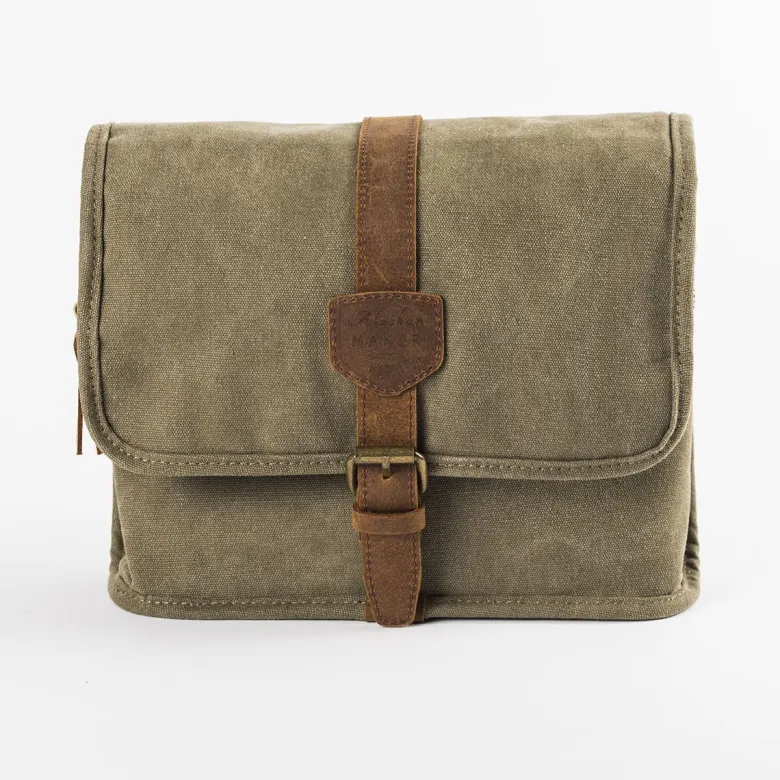 Trousse toilette à suspendre verte